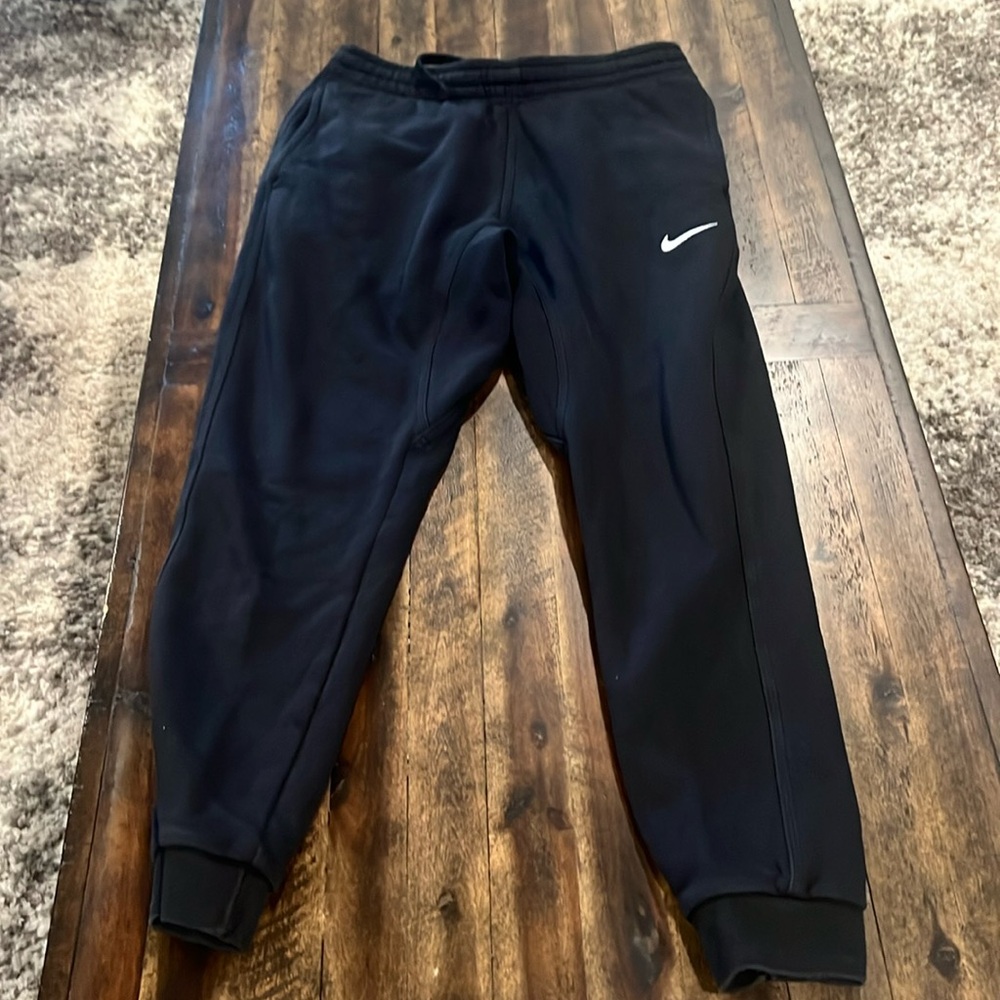 Men’s medium Nike sweats.